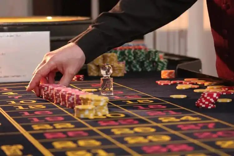 Dealer kasino langsung mariototo dalam siaran video berkualitas tinggi